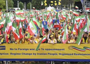Decenas de miles de iraníes piden un cambio de régimen sin “apaciguamiento ni guerra”