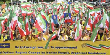 Decenas de miles de iraníes piden un cambio de régimen sin “apaciguamiento ni guerra”