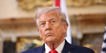 Trump amenaza con quitarle los permisos de emisión a los canales que le critiquen