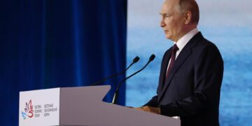 Putin sólo negociará con Zelenski en Moscú y descarta tropas de paz en Ucrania