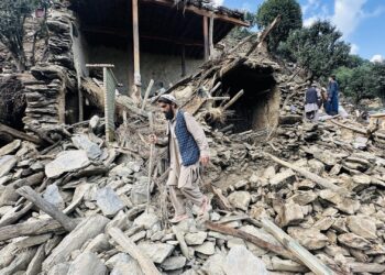 Las esperanzas de hallar supervivientes bajan en Afganistán, golpeado por más terremotos