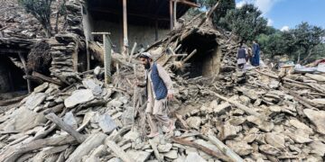 Las esperanzas de hallar supervivientes bajan en Afganistán, golpeado por más terremotos
