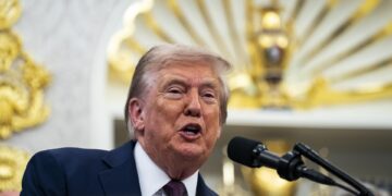 Tribunal dictamina que Trump no puede usar la Ley de Enemigos Extranjeros en deportaciones