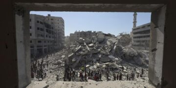 Israel hace añicos el edificio más alto de Gaza: una torre de 18 plantas y 60 apartamentos