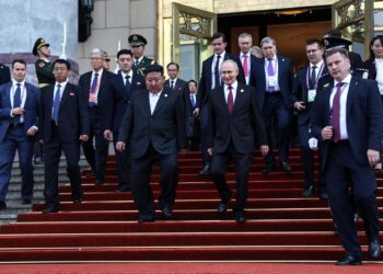 Putin se reúne con Kim Jong-un, pero el Kremlin niega una conspiración contra Trump