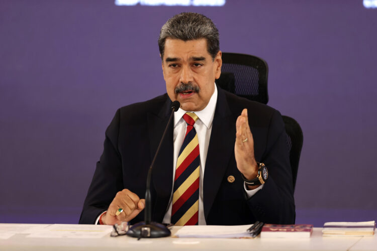 El presidente de Venezuela, Nicolás Maduro, habla en una rueda de prensa este lunes, en Caracas (Venezuela). EFE/ Ronald Peña