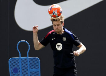De Jong, única novedad en el Barcelona para enfrentarse al Newcastle