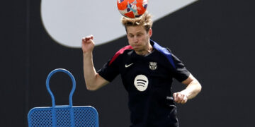 De Jong, única novedad en el Barcelona para enfrentarse al Newcastle