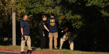 FBI publica dos fotos del sospechoso de asesinar de Charlie Kirk, al que intenta capturar