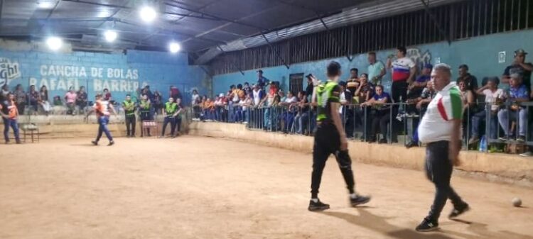 Tres jornadas electrizantes definirán al campeón masculino de bolas criollas de La Cejita (Foto Hablemos de Deporte).