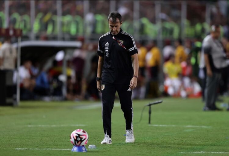 Fernando Bocha Batista logró en las Eliminatorias un registro de 5 victorias, 3 empates y 10 derrotas | Foto Archivo