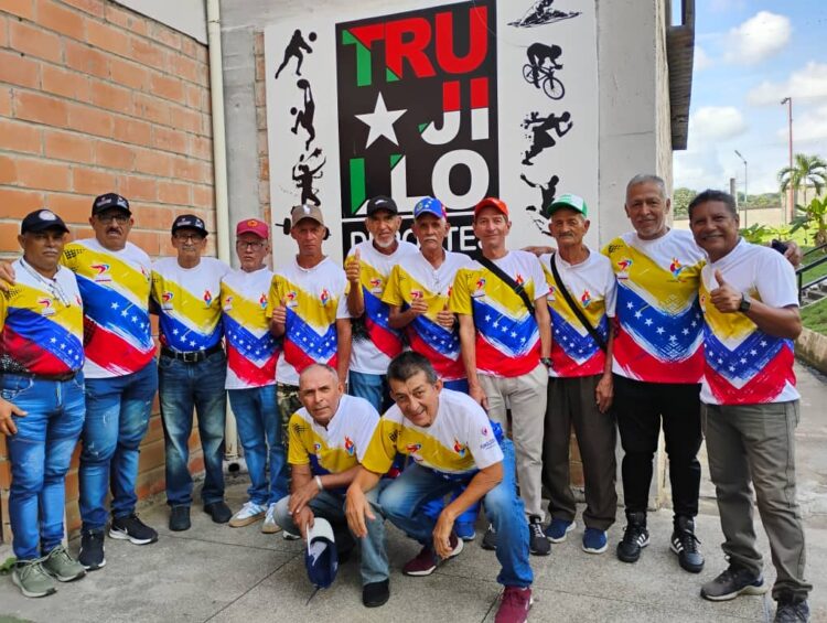 Las Glorias Deportivas de Trujillo se alistan a la Milicia Nacional en defensa de la patria.