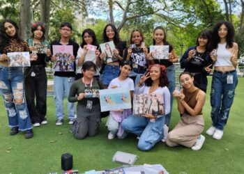 Fans de K-Pop celebran el nuevo disco de Twice en el Parque Los Ilustres