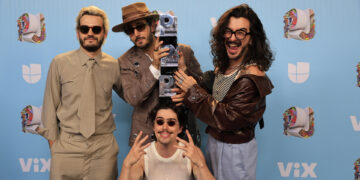 Bad Bunny y Morat arrasan en Premios Juventud mientras que Karol G es la Artista del Año