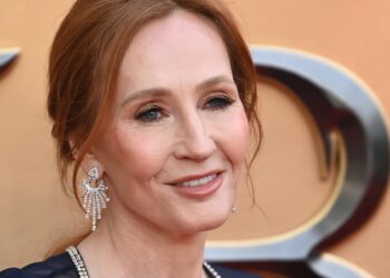 J.K. Rowling dice que Emma Watson es una «ignorante» por desacuerdo sobre los trans