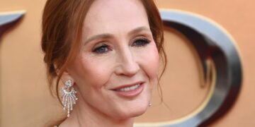 J.K. Rowling dice que Emma Watson es una «ignorante» por desacuerdo sobre los trans