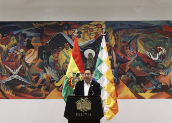 El presidente de Bolivia promulga ley que prohíbe los matrimonios y uniones de menores de dieciocho años
