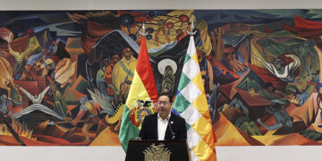 El presidente de Bolivia promulga ley que prohíbe los matrimonios y uniones de menores de dieciocho años