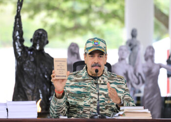 Nicolás Maduro dice que si Venezuela fuera agredida «pasaría a una etapa de lucha armada»