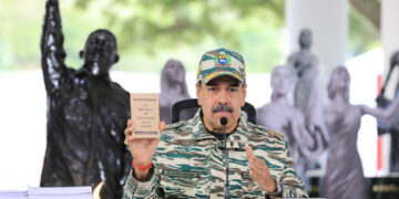 Nicolás Maduro dice que si Venezuela fuera agredida «pasaría a una etapa de lucha armada»