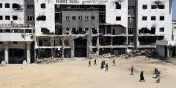 El mayor hospital de la ciudad de Gaza se niega a evacuar: «En el sur no hay sitio»