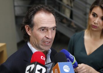 Petro dice que alcaldes colombianos que irán a EEUU cometen delito al intentar suplantarlo