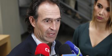 Petro dice que alcaldes colombianos que irán a EEUU cometen delito al intentar suplantarlo