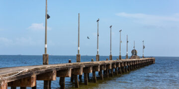 El flujo de viajeros y el comercio, en declive entre Trinidad y Venezuela por la crisis