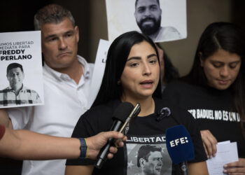 Esposa de Freddy Superlano exige prueba de vida ante presunto traslado