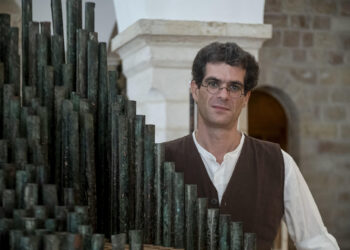 Musicólogo español toca por primera vez en Jerusalén un órgano silenciado durante 800 años