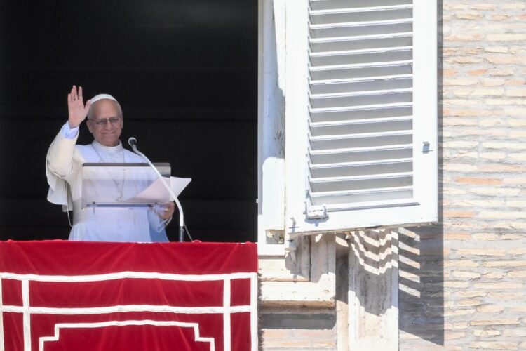 El papa León XIV durante la oración del Ángelus desde la ventana de su oficina con vistas a la Plaza de San Pedro, en la Ciudad del Vaticano, 21 de septiembre de 2025. (Papa). EFE/EPA/ALESSANDRO DI MEO
 
//////////
 
VATICAN CITY (Vatican City State (Holy See)), 21/09/2025.- Pope Leo XIV during the Angelus prayer from the window of his office overlooking Saint Peter's Square, in Vatican City, 21 September 2025. (Papa) EFE/EPA/ALESSANDRO DI MEO