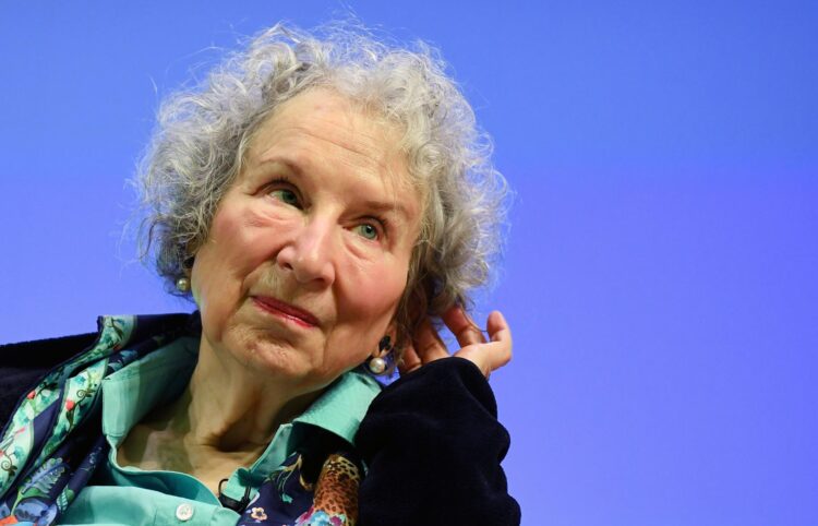 Imagen de archivo de la escritora canadiense Margaret Atwood. EFE/EPA/FACUNDO ARRIZABALAGA