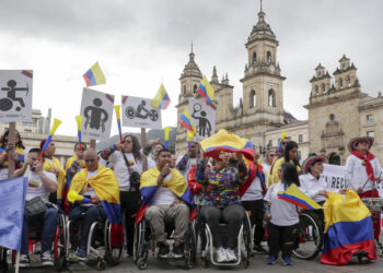 Medallistas olímpicos colombianos protestan contra la reducción de presupuesto del deporte
