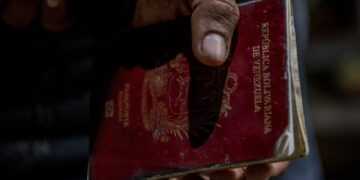 La mayoría de los migrantes venezolanos enfrenta trabas legales por no tener pasaporte vigente