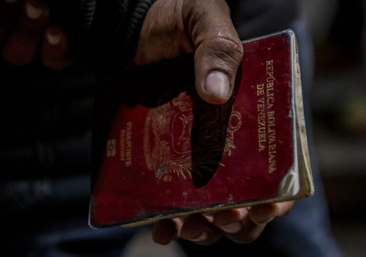 El obstáculo burocrático se suma al contexto migratorio internacional | Foto: Martín Bernetti / AFP
