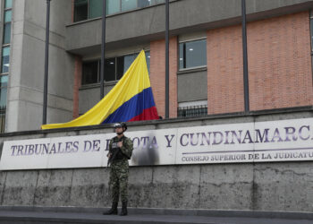 Tribunal de segunda instancia absuelve al expresidente Uribe por el delito de soborno