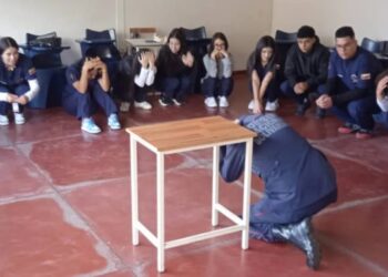 Bomberos de Boconó realizan simulacro sísmico a estudiantes universitarios 