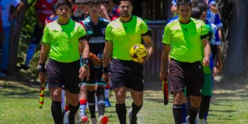 Dos boconeses logran ser árbitros de fútbol en Chile