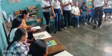Asociación de adultos mayores donó libros a escuela de Boconó 