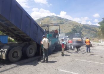 Realizan mantenimiento a las vías del municipio Boconó 
