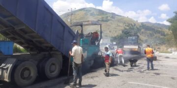 Realizan mantenimiento a las vías del municipio Boconó 