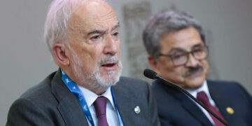 La RAE presenta en Arequipa su Diccionario Histórico, un «hito» tras 112 años de trabajos