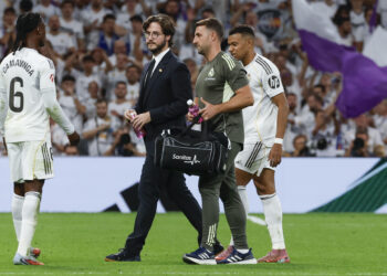 Mbappé sufre un ligero esguince en tobillo derecho; Mastantuono, sobrecarga en los isquios