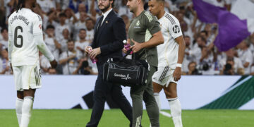 Mbappé sufre un ligero esguince en tobillo derecho; Mastantuono, sobrecarga en los isquios