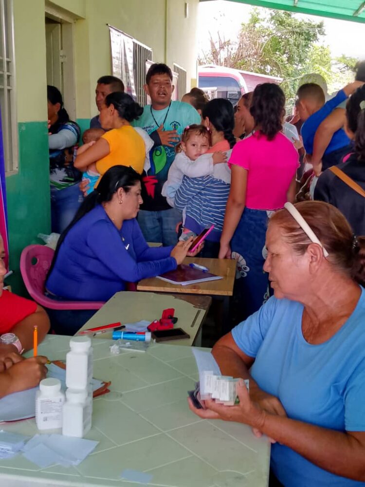 Aspecto de la jornada de atención especial de la salud cumplida en la parroquia Tres de Febrero de La Ceiba.