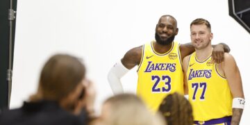 Nuevos dueños y un mismo sueño: los Lakers, a la caza del anillo cueste lo que cueste