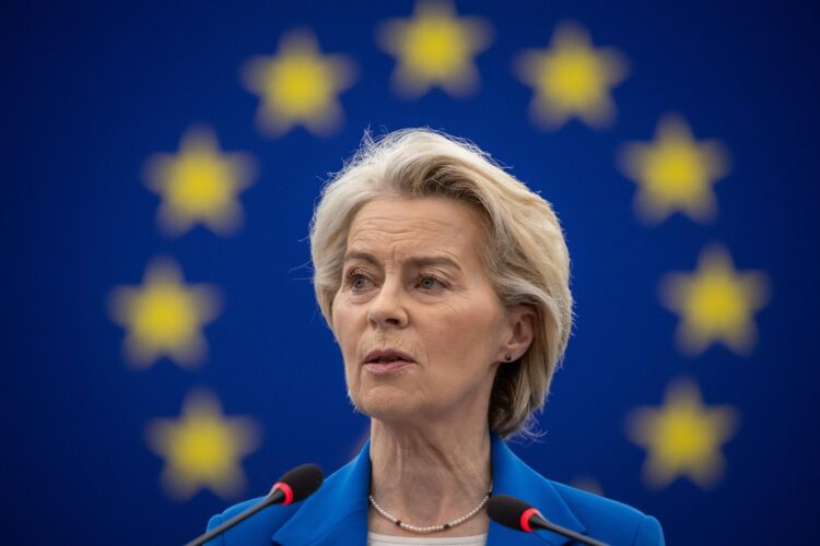 Imagen de archivo de presidenta de la Comisión Europea, Ursula von der Leyen. EFE/EPA/CHRISTOPHE PETIT TESSON
