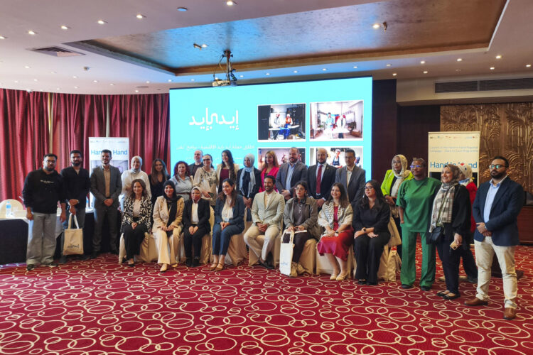 ONU Mujeres presentó este miércoles en El Cairo la campaña Hand in Hand (Mano a mano), una iniciativa financiada por la Agencia Vasca de Cooperación al Desarrollo, la cooperación alemana (GIZ) y la Agencia Sueca de Desarrollo Internacional (Sida) destinada a incrementar la participación de los hombres en las tareas domésticas en los países árabes. EFE/ Pablo De Aguinaco