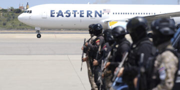 Venezuela recibe a 197 connacionales, entre ellos cuatro niños, procedentes de EE.UU.