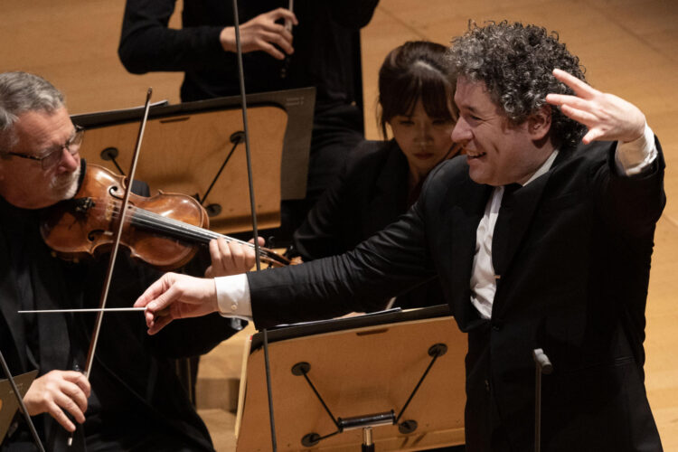 La Filarmónica de Los Ángeles celebra el legado de Dudamel con programa ‘Gustavo’s fiesta’